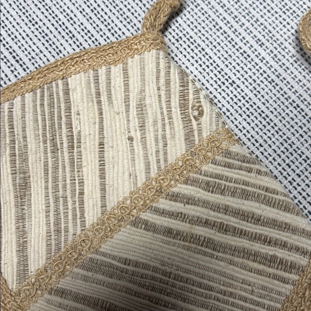 Stylish Tan and Cream Woven natural Shoulder Bag - Picture 3 of 8